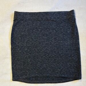 Divided H&M Women's Gray Strechy Skirt. Size L.